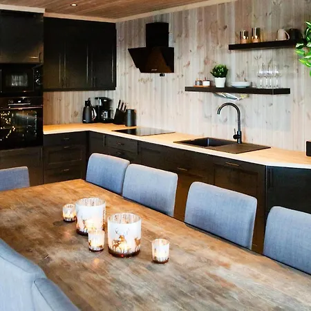 Дом отдыха 4 Bedroom Stunning In *